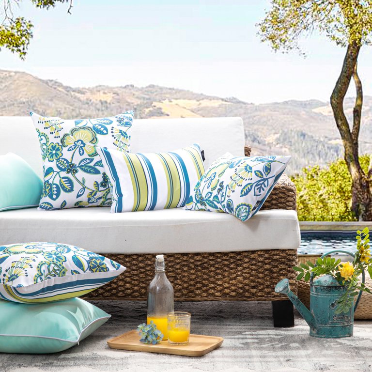 OUTDOOR PILLOWS